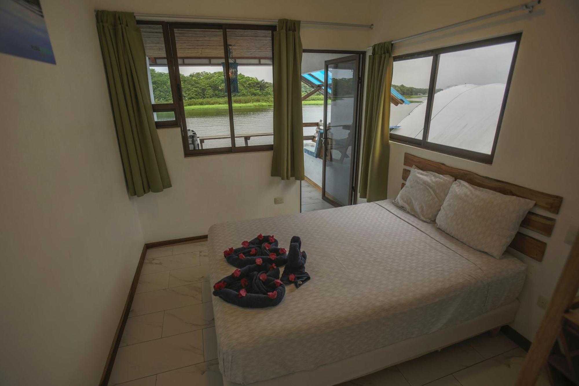 Hotel Pura Natura Riverside Tortuguero Exterior photo